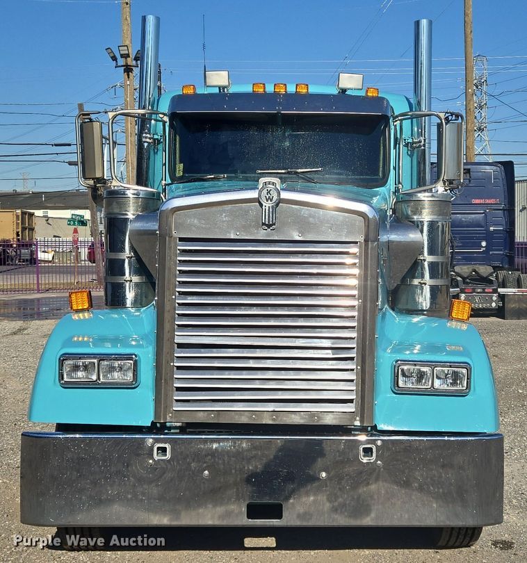 image for item DT5287 2001 Kenworth  W900 semi truck