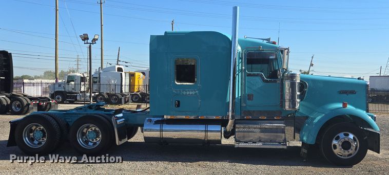 image for item DT5287 2001 Kenworth  W900 semi truck