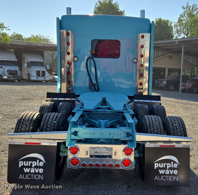 image for item DT5287 2001 Kenworth  W900 semi truck