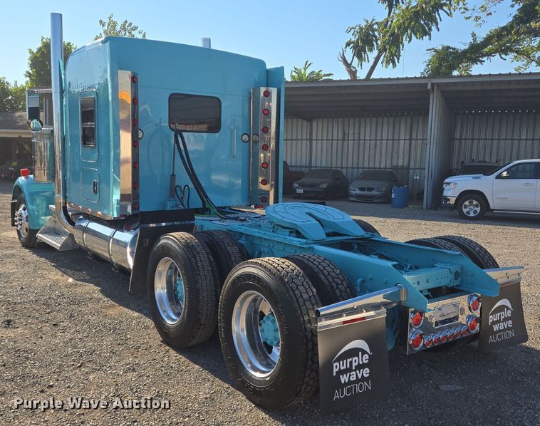 image for item DT5287 2001 Kenworth  W900 semi truck