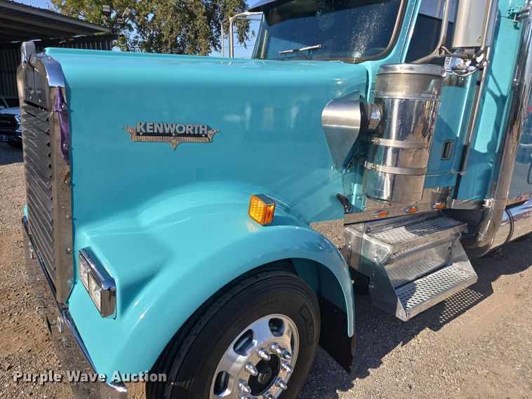 image for item DT5287 2001 Kenworth  W900 semi truck