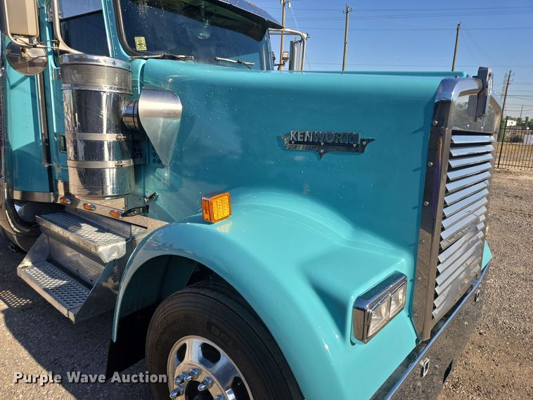 image for item DT5287 2001 Kenworth  W900 semi truck