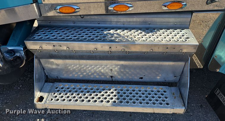 image for item DT5287 2001 Kenworth  W900 semi truck