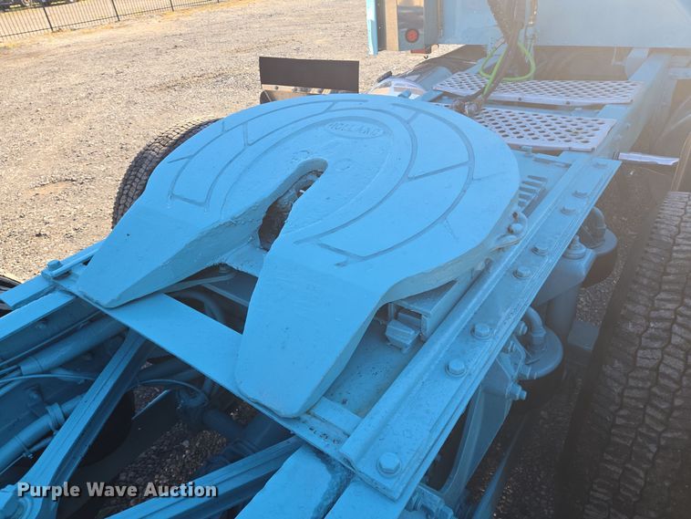 image for item DT5287 2001 Kenworth  W900 semi truck