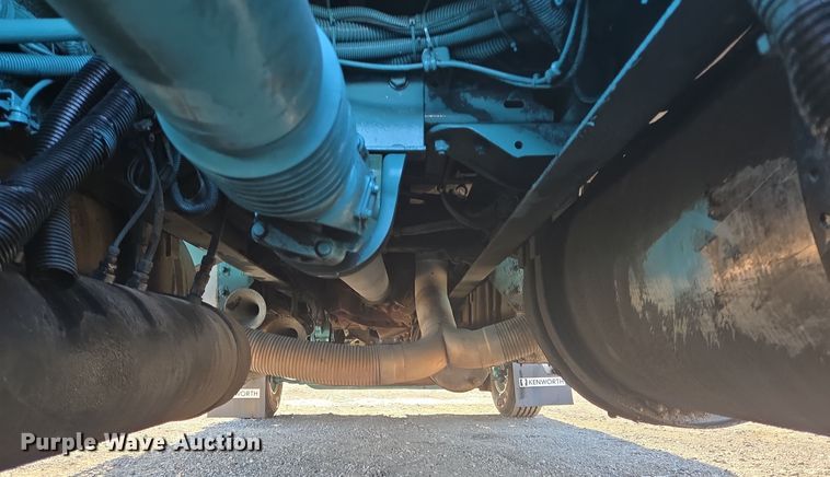 image for item DT5287 2001 Kenworth  W900 semi truck