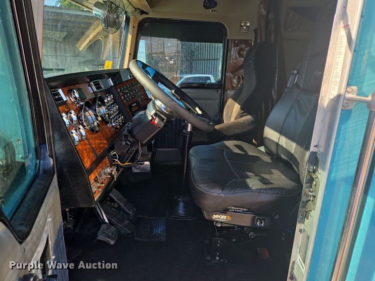 image for item DT5287 2001 Kenworth  W900 semi truck