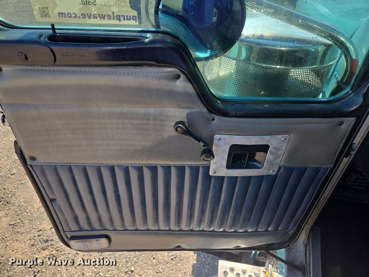 image for item DT5287 2001 Kenworth  W900 semi truck