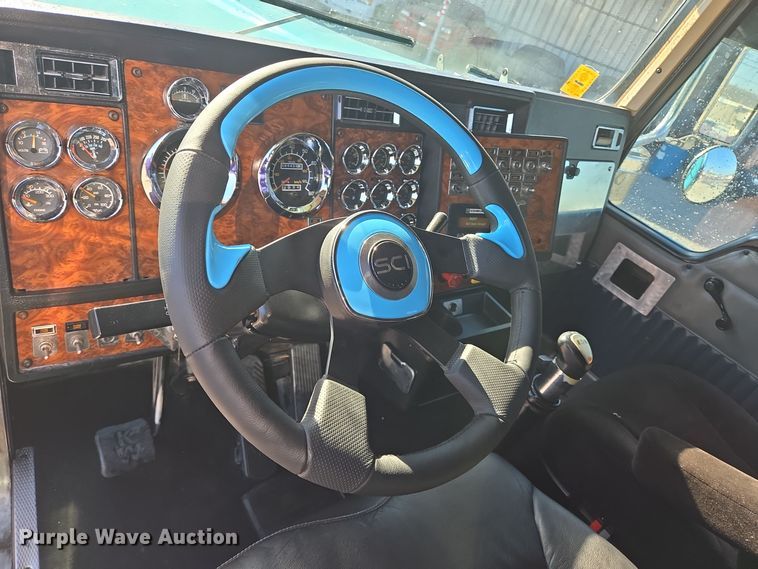 image for item DT5287 2001 Kenworth  W900 semi truck