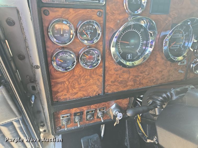 image for item DT5287 2001 Kenworth  W900 semi truck