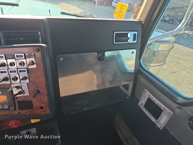 image for item DT5287 2001 Kenworth  W900 semi truck