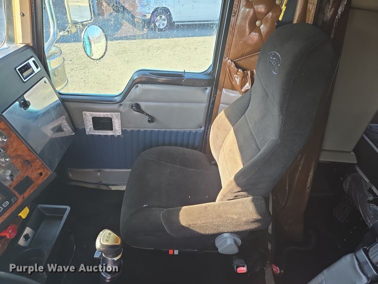 image for item DT5287 2001 Kenworth  W900 semi truck