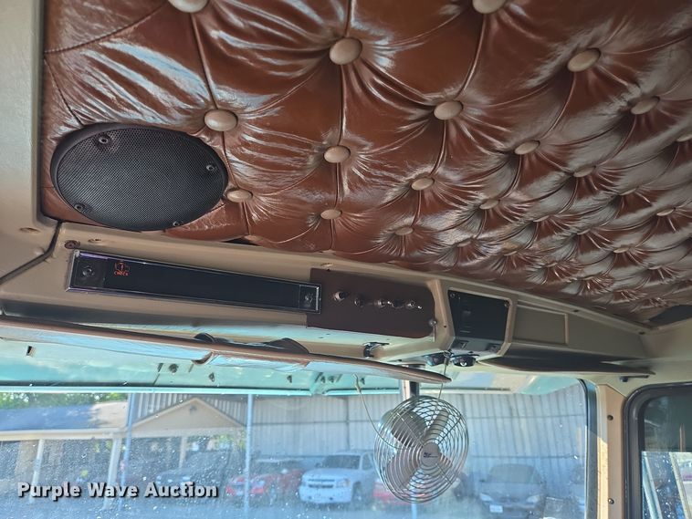 image for item DT5287 2001 Kenworth  W900 semi truck