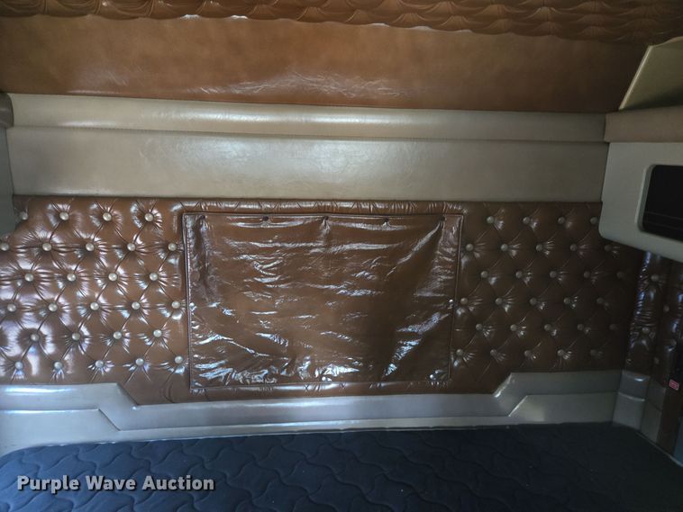 image for item DT5287 2001 Kenworth  W900 semi truck