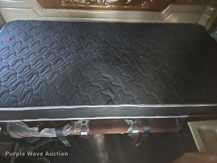 image for item DT5287 2001 Kenworth  W900 semi truck