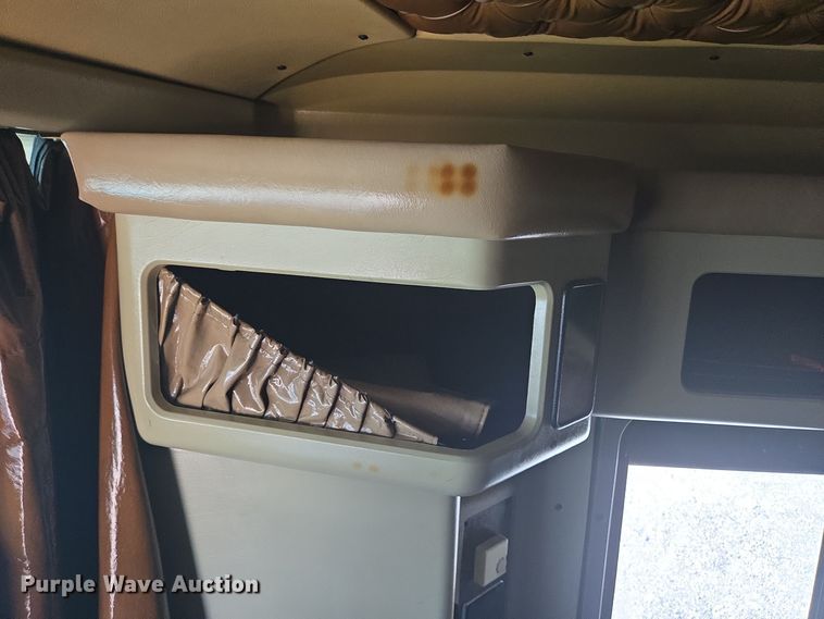 image for item DT5287 2001 Kenworth  W900 semi truck