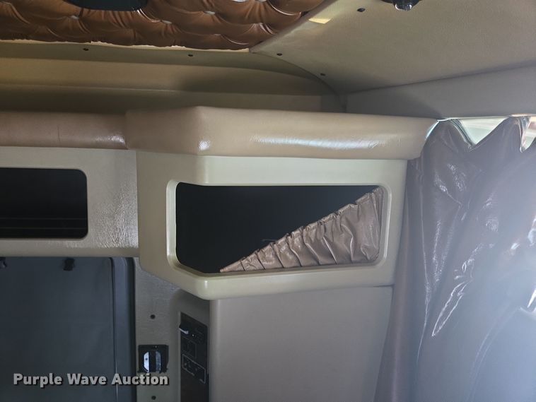 image for item DT5287 2001 Kenworth  W900 semi truck