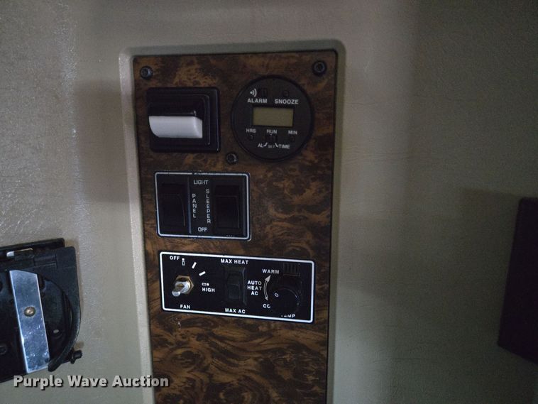 image for item DT5287 2001 Kenworth  W900 semi truck