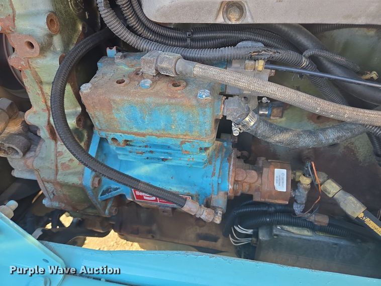 image for item DT5287 2001 Kenworth  W900 semi truck