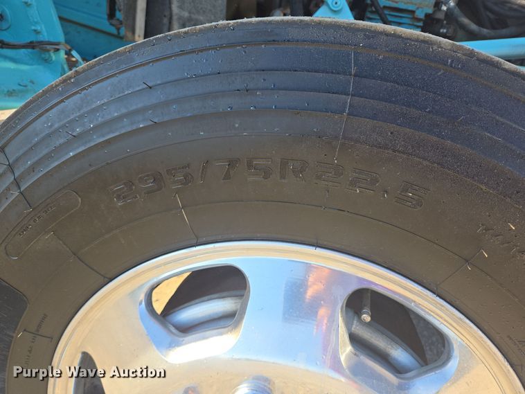 image for item DT5287 2001 Kenworth  W900 semi truck