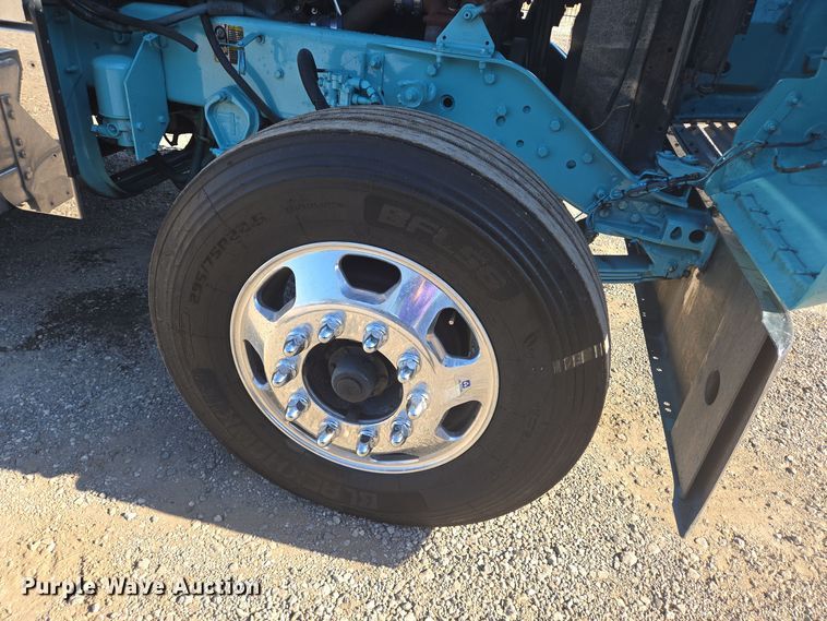 image for item DT5287 2001 Kenworth  W900 semi truck