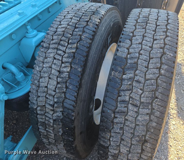 image for item DT5287 2001 Kenworth  W900 semi truck