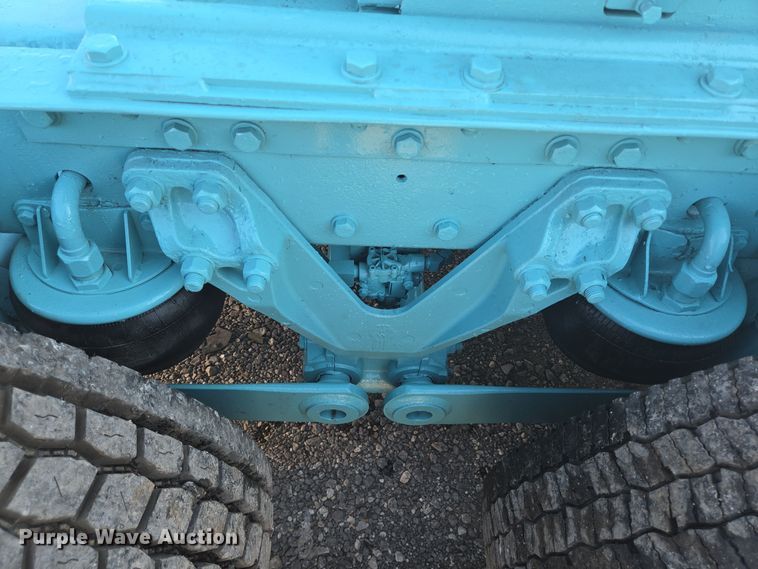 image for item DT5287 2001 Kenworth  W900 semi truck