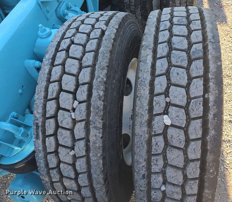 image for item DT5287 2001 Kenworth  W900 semi truck