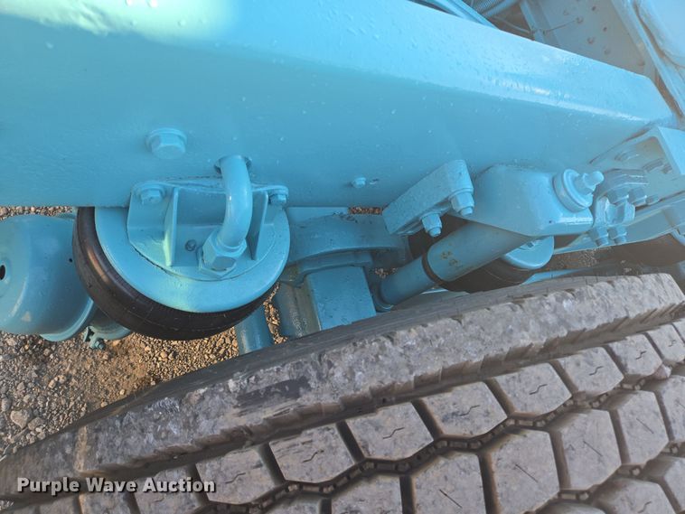 image for item DT5287 2001 Kenworth  W900 semi truck