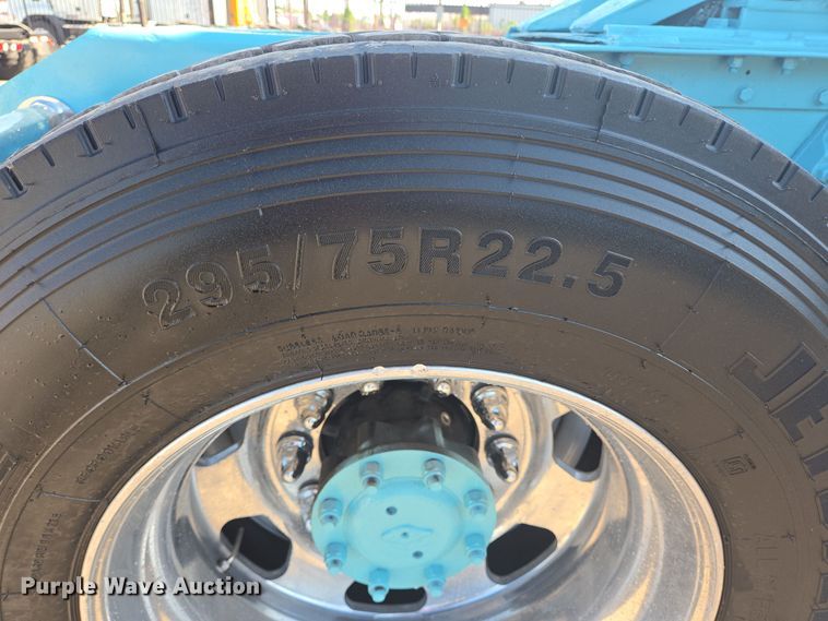 image for item DT5287 2001 Kenworth  W900 semi truck