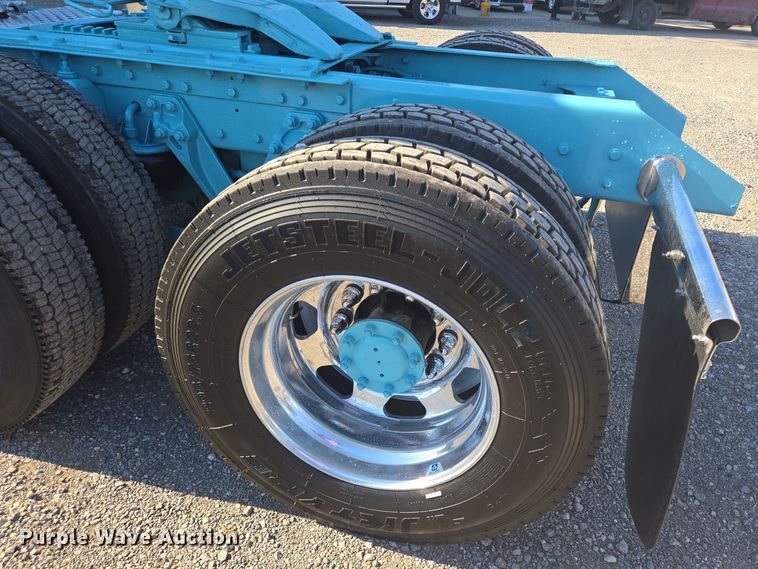 image for item DT5287 2001 Kenworth  W900 semi truck