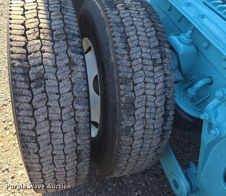 image for item DT5287 2001 Kenworth  W900 semi truck