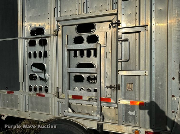 image for item DV2817 2008 Barrett livestock trailer