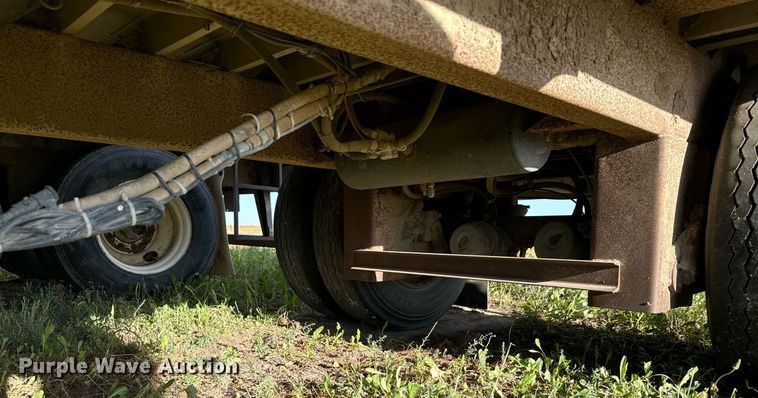 image for item DV2817 2008 Barrett livestock trailer