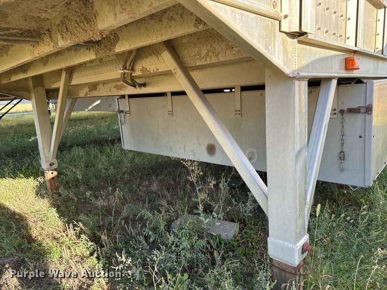 image for item DV2817 2008 Barrett livestock trailer