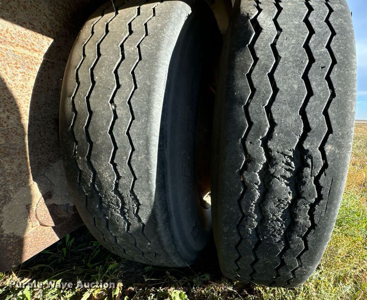 image for item DV2817 2008 Barrett livestock trailer