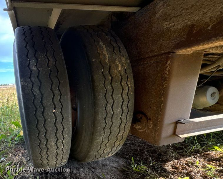 image for item DV2817 2008 Barrett livestock trailer
