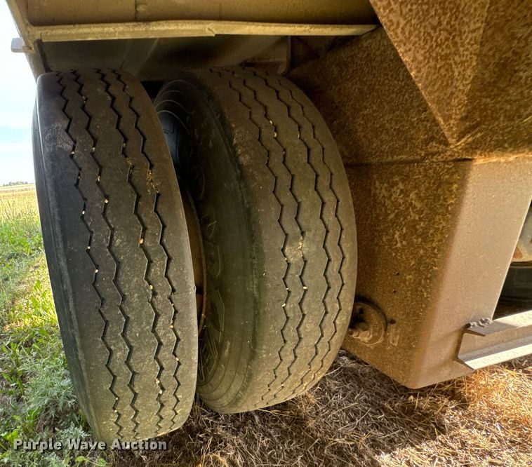 image for item DV2817 2008 Barrett livestock trailer