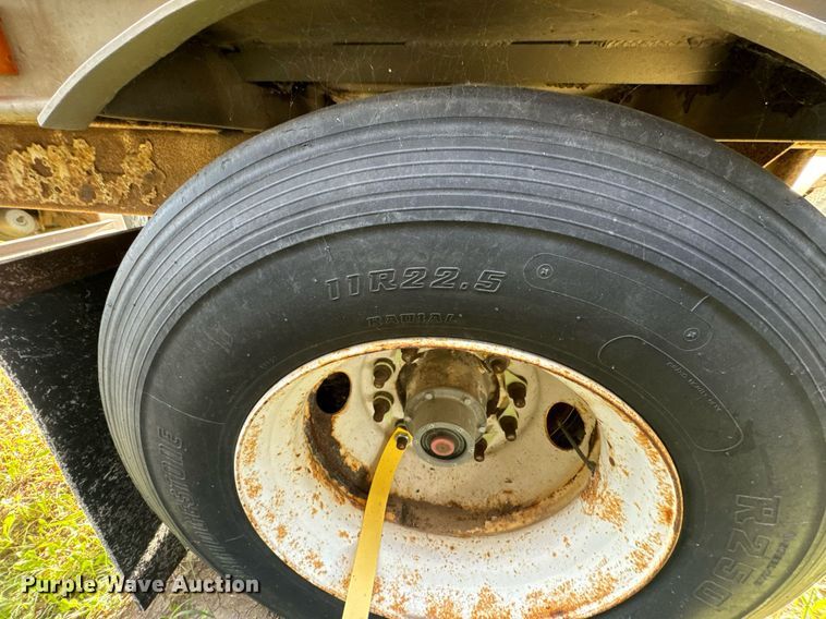 image for item DV2817 2008 Barrett livestock trailer