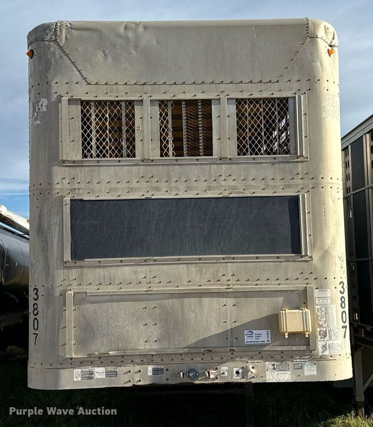image for item DV2818 2000 Wilson livestock trailer