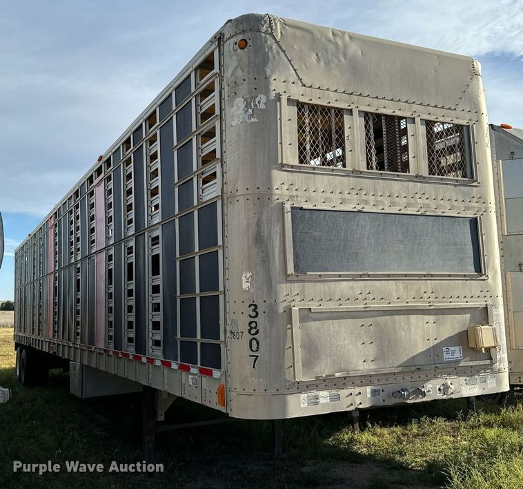 image for item DV2818 2000 Wilson livestock trailer