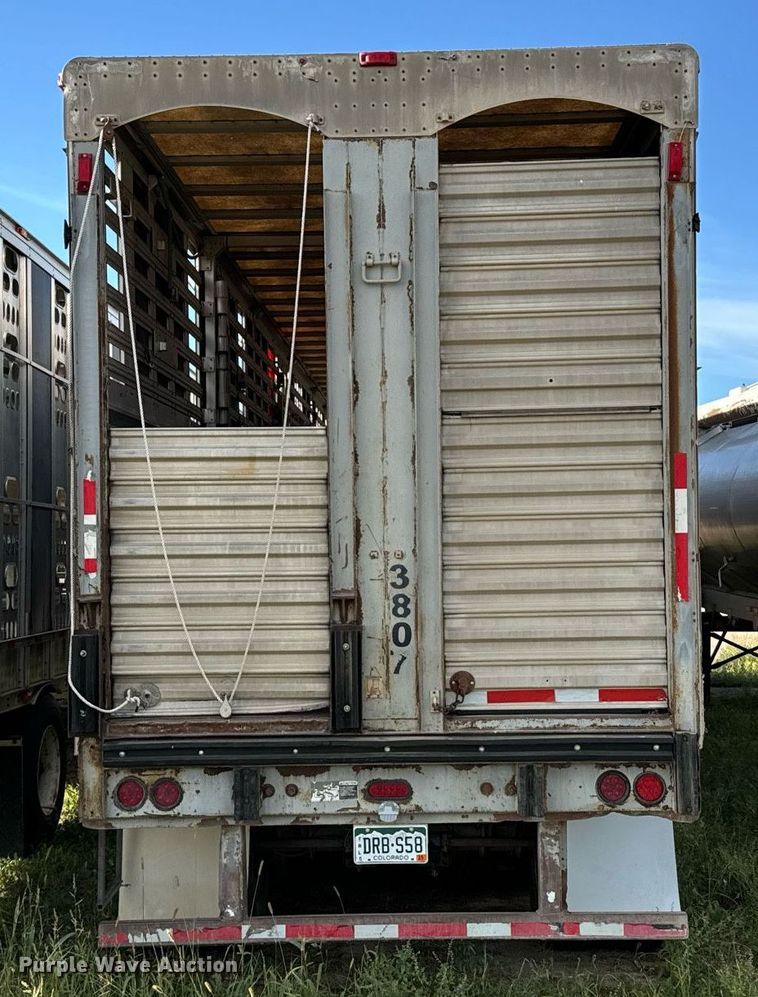 image for item DV2818 2000 Wilson livestock trailer