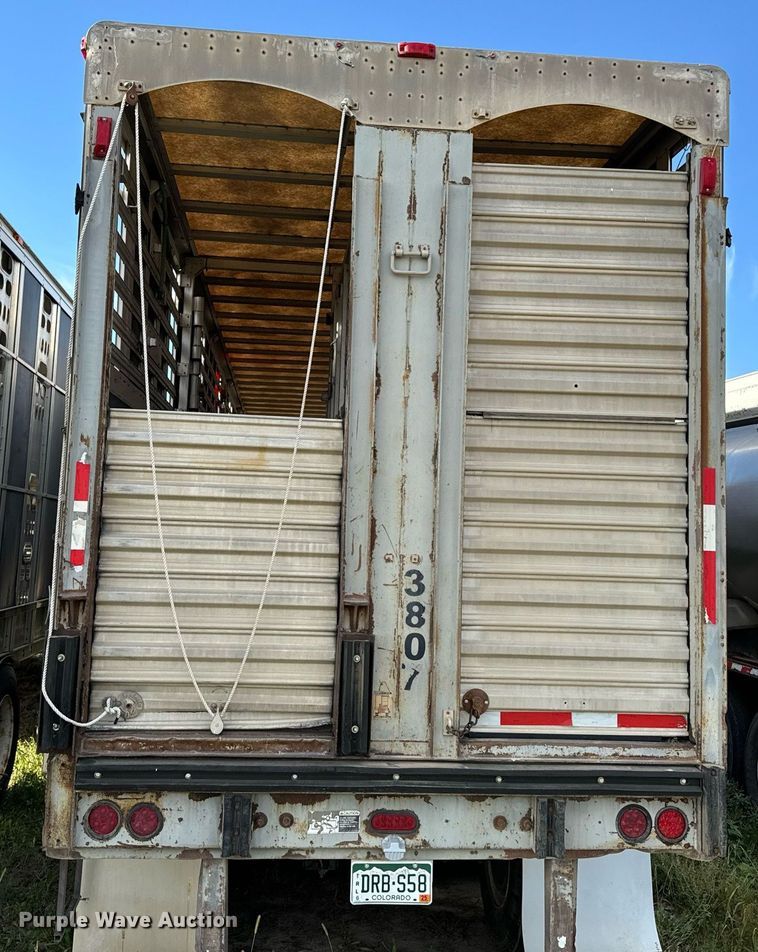 image for item DV2818 2000 Wilson livestock trailer