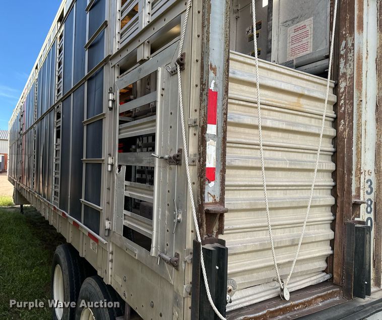 image for item DV2818 2000 Wilson livestock trailer