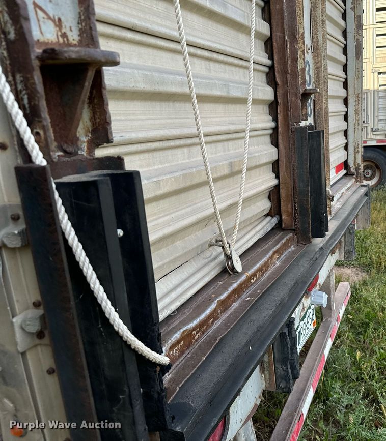 image for item DV2818 2000 Wilson livestock trailer