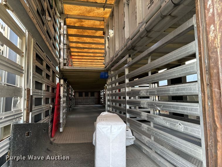 image for item DV2818 2000 Wilson livestock trailer