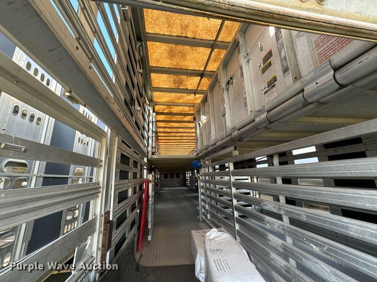 image for item DV2818 2000 Wilson livestock trailer