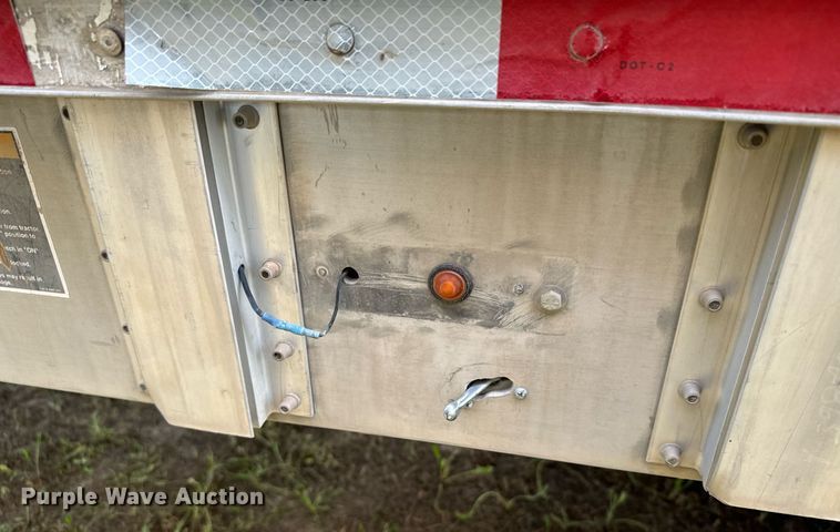 image for item DV2818 2000 Wilson livestock trailer