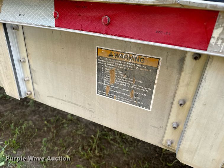 image for item DV2818 2000 Wilson livestock trailer