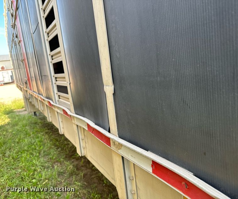 image for item DV2818 2000 Wilson livestock trailer