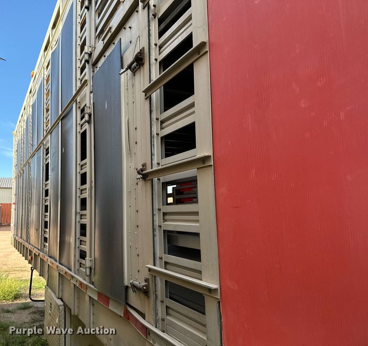image for item DV2818 2000 Wilson livestock trailer